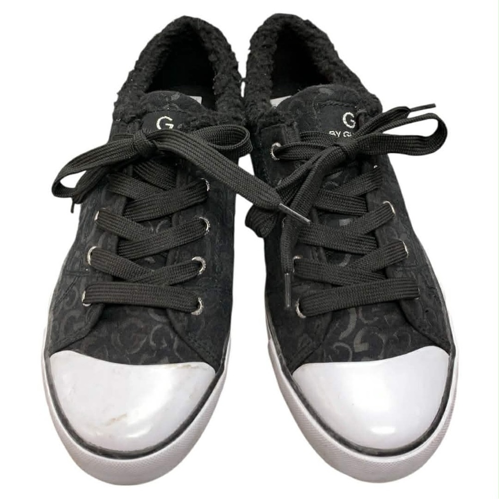 Guess Black and White Sneakers S10